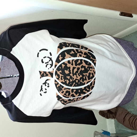 Tops - SALE Pumpkin tee L / BUNDLE ONLY 2 or more items